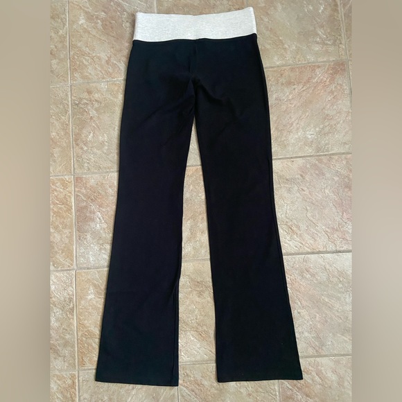 Victoria Secret Pink Flare Leg Yoga Pants size xs - Picture 2 of 3